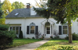 621 Central Avenue (Colonial Revival Cottage)